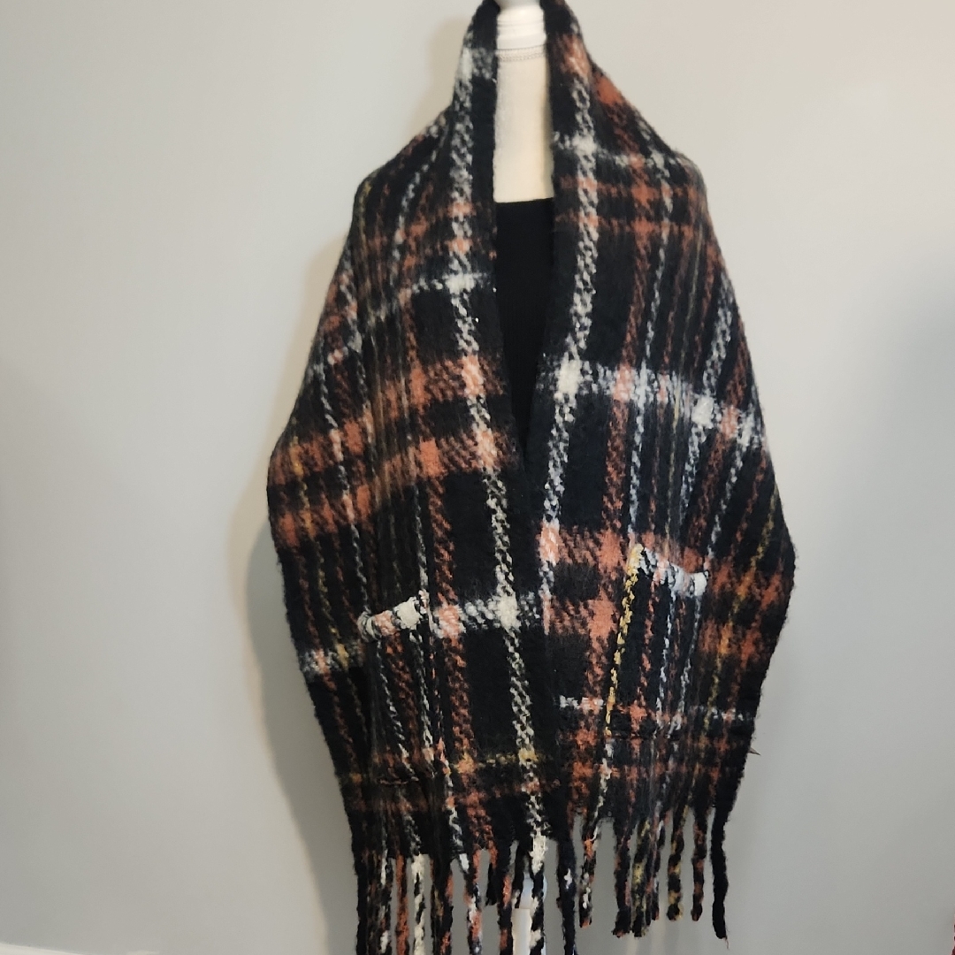 Nwt - Marc And Mel Black/Gold/Rose Wrap Scarf W/Pockets